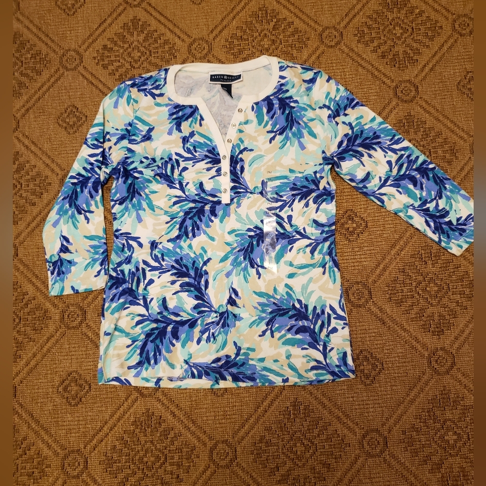 Womans Midsleeve 6 Snap Button Top